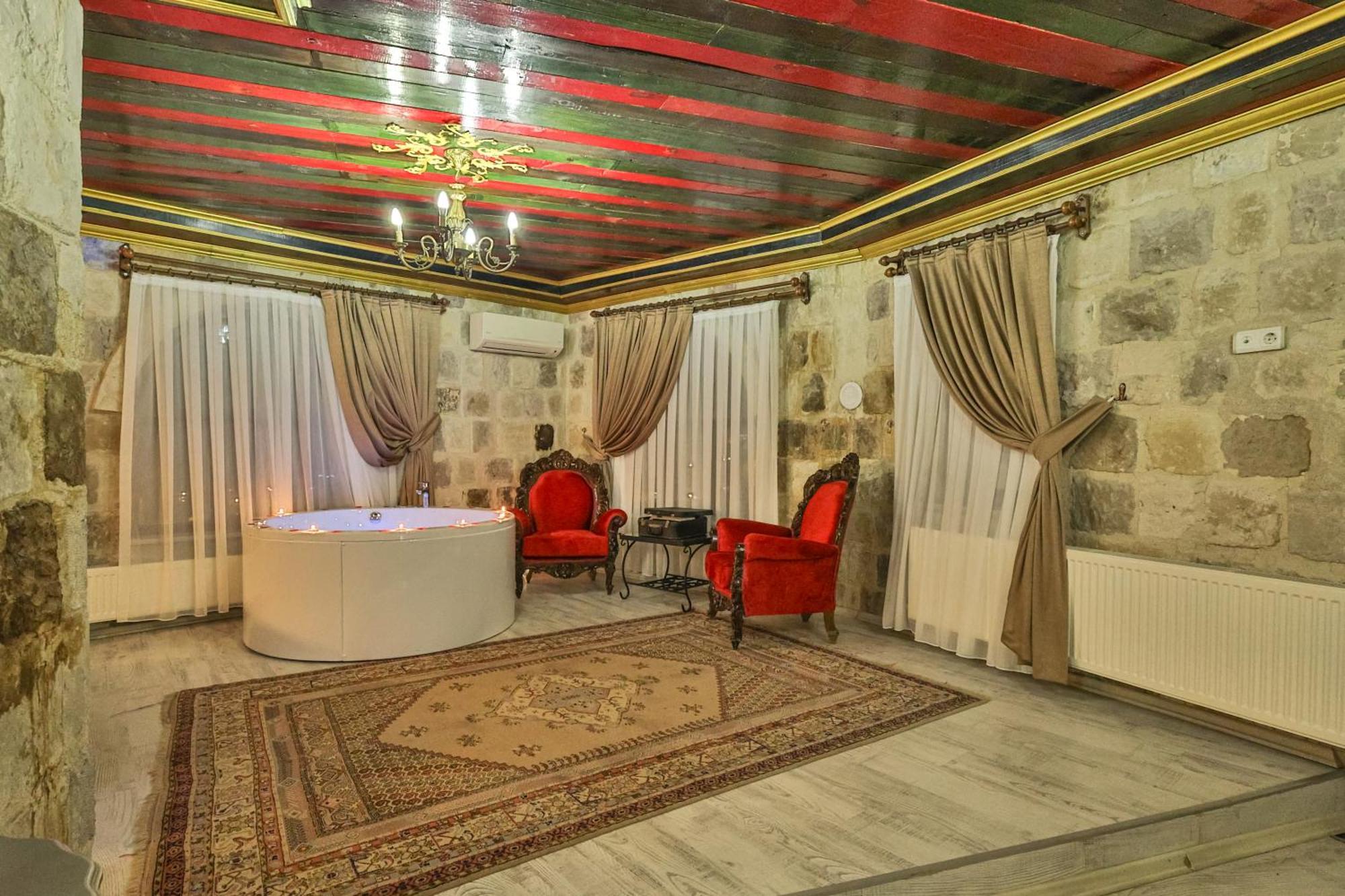 Bedrock Cave Hotel (Adults Only) Гьореме Екстериор снимка
