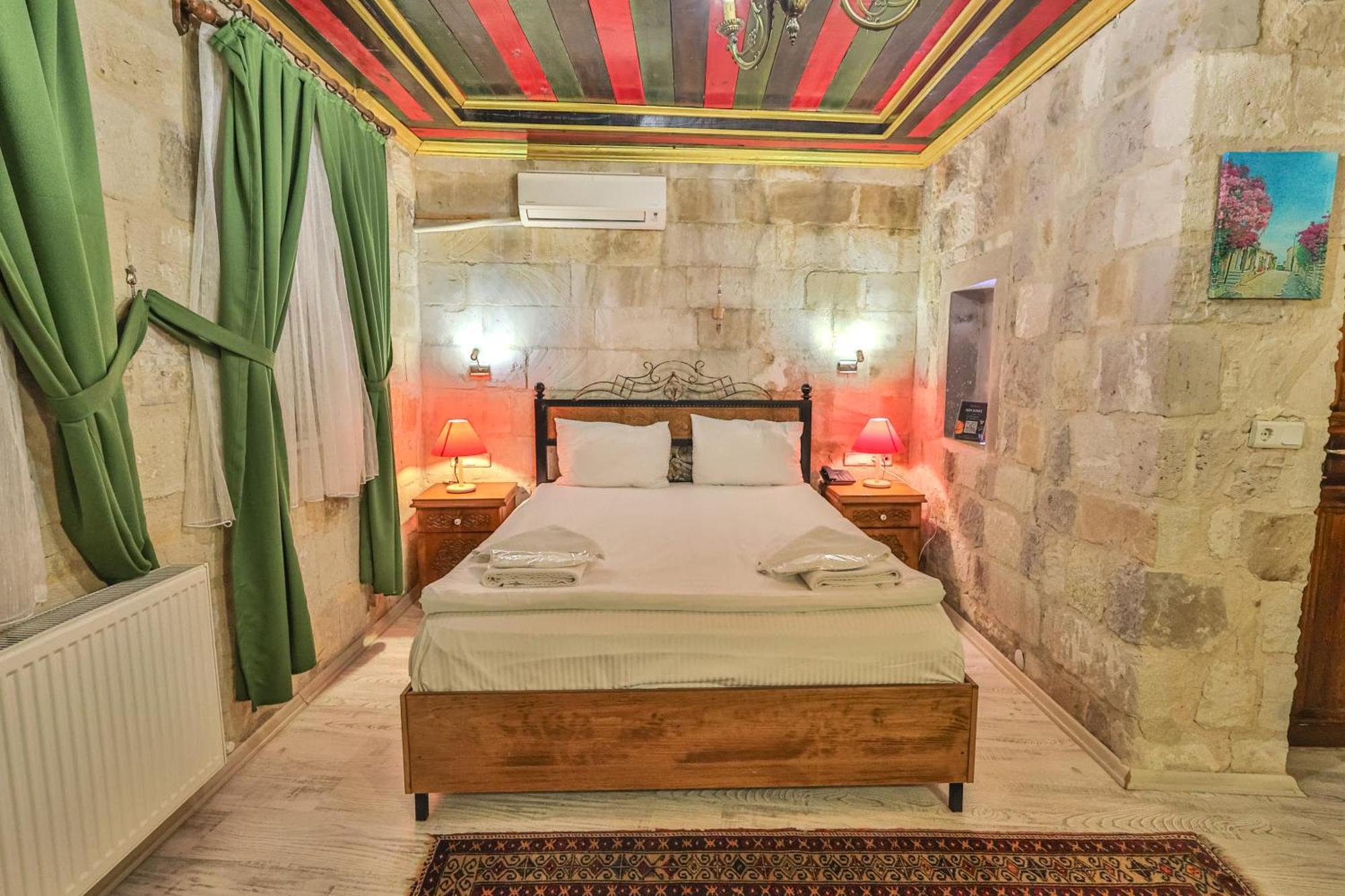 Bedrock Cave Hotel (Adults Only) Гьореме Екстериор снимка