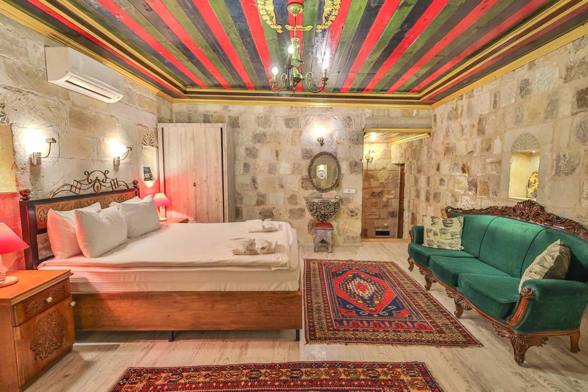 Bedrock Cave Hotel (Adults Only) Гьореме Екстериор снимка