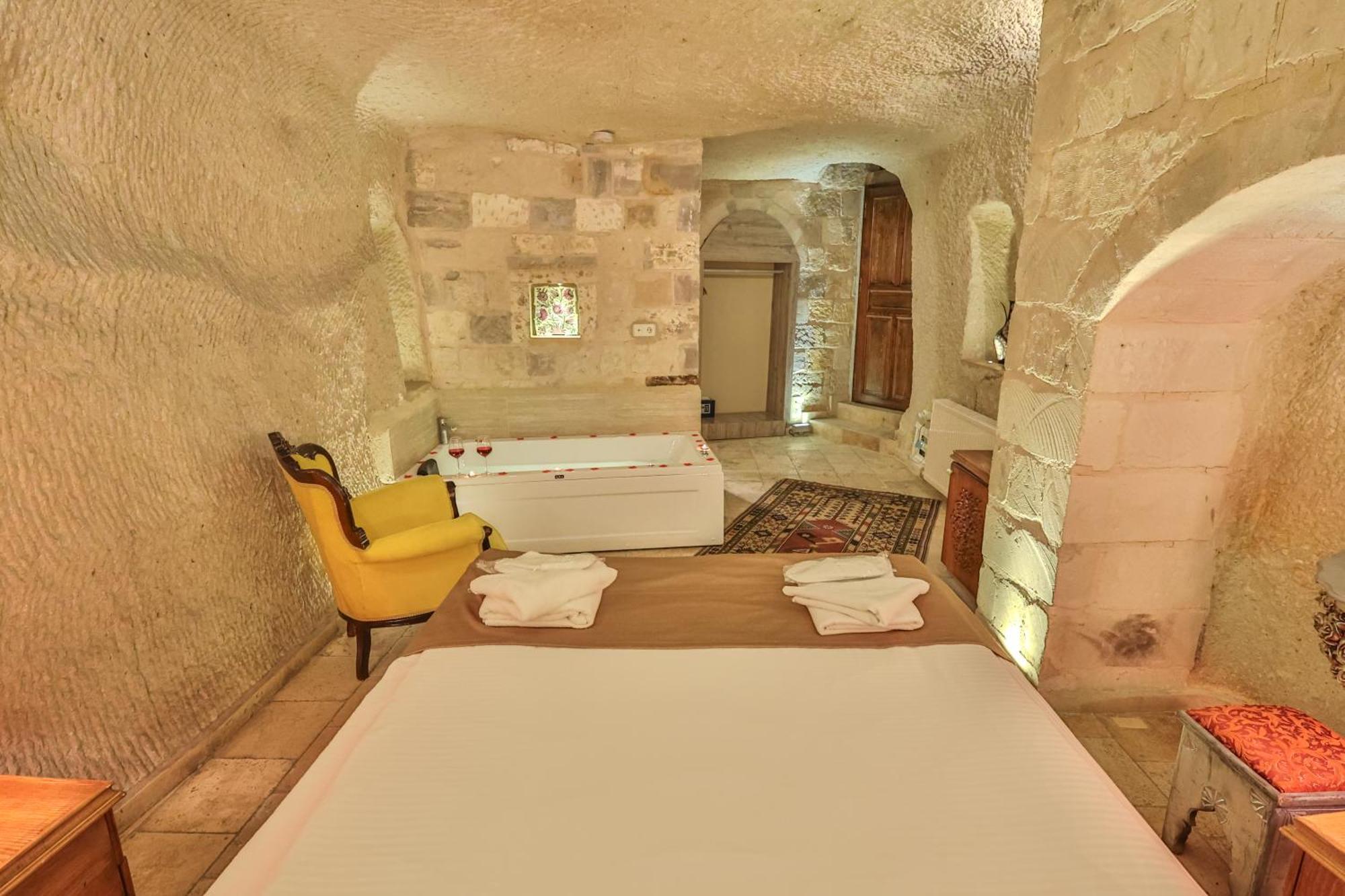 Bedrock Cave Hotel (Adults Only) Гьореме Екстериор снимка