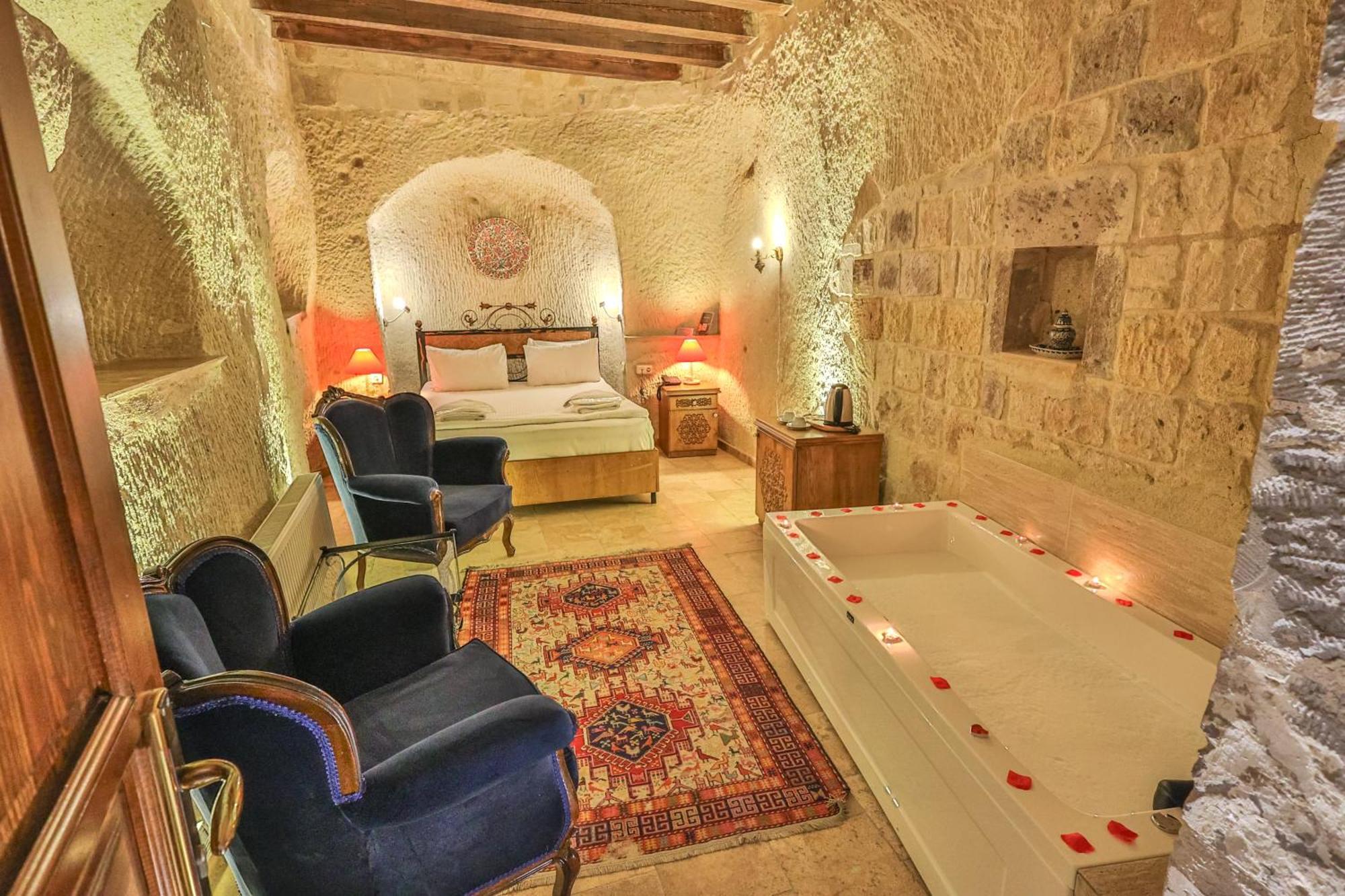 Bedrock Cave Hotel (Adults Only) Гьореме Екстериор снимка
