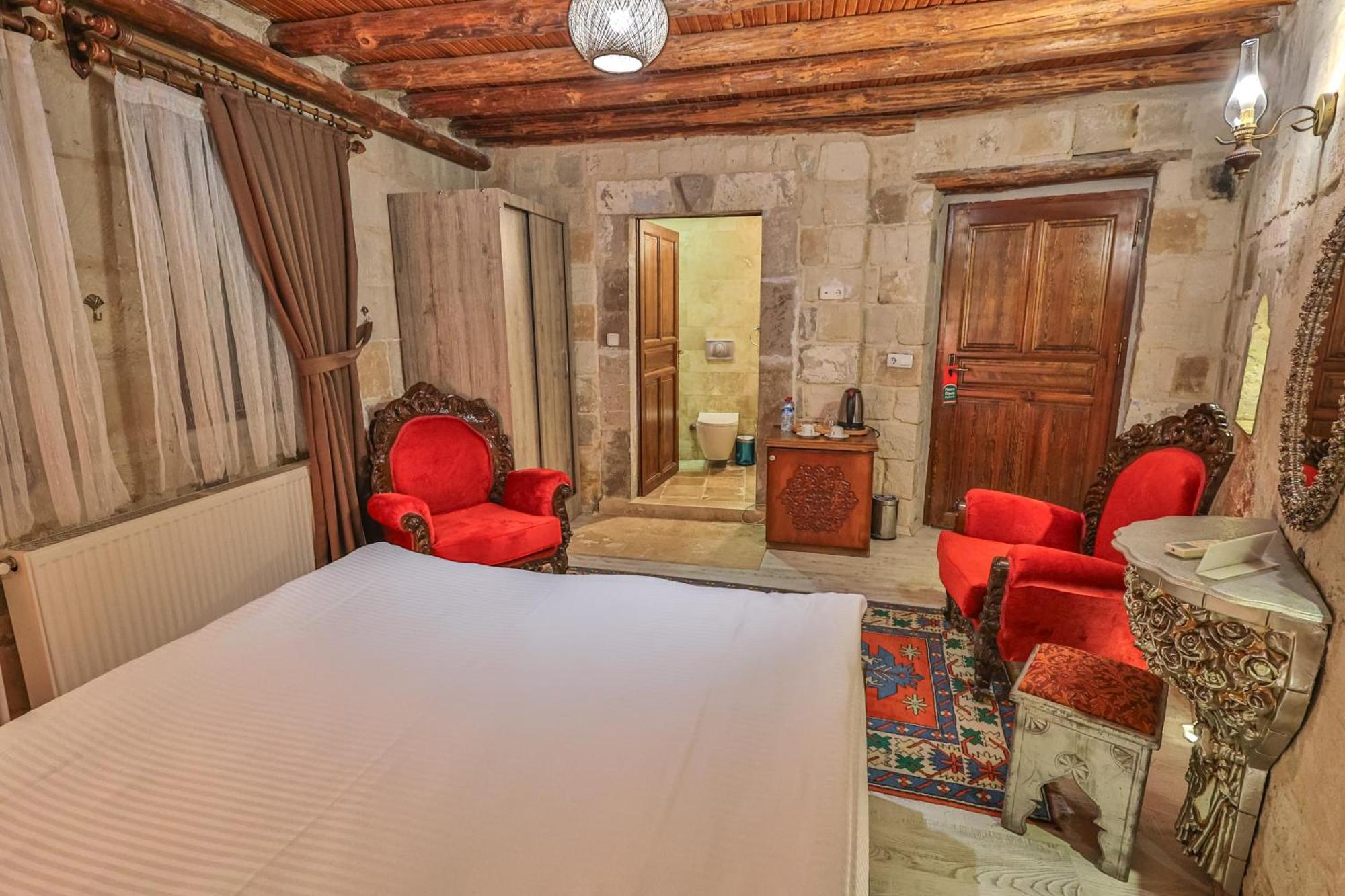 Bedrock Cave Hotel (Adults Only) Гьореме Екстериор снимка