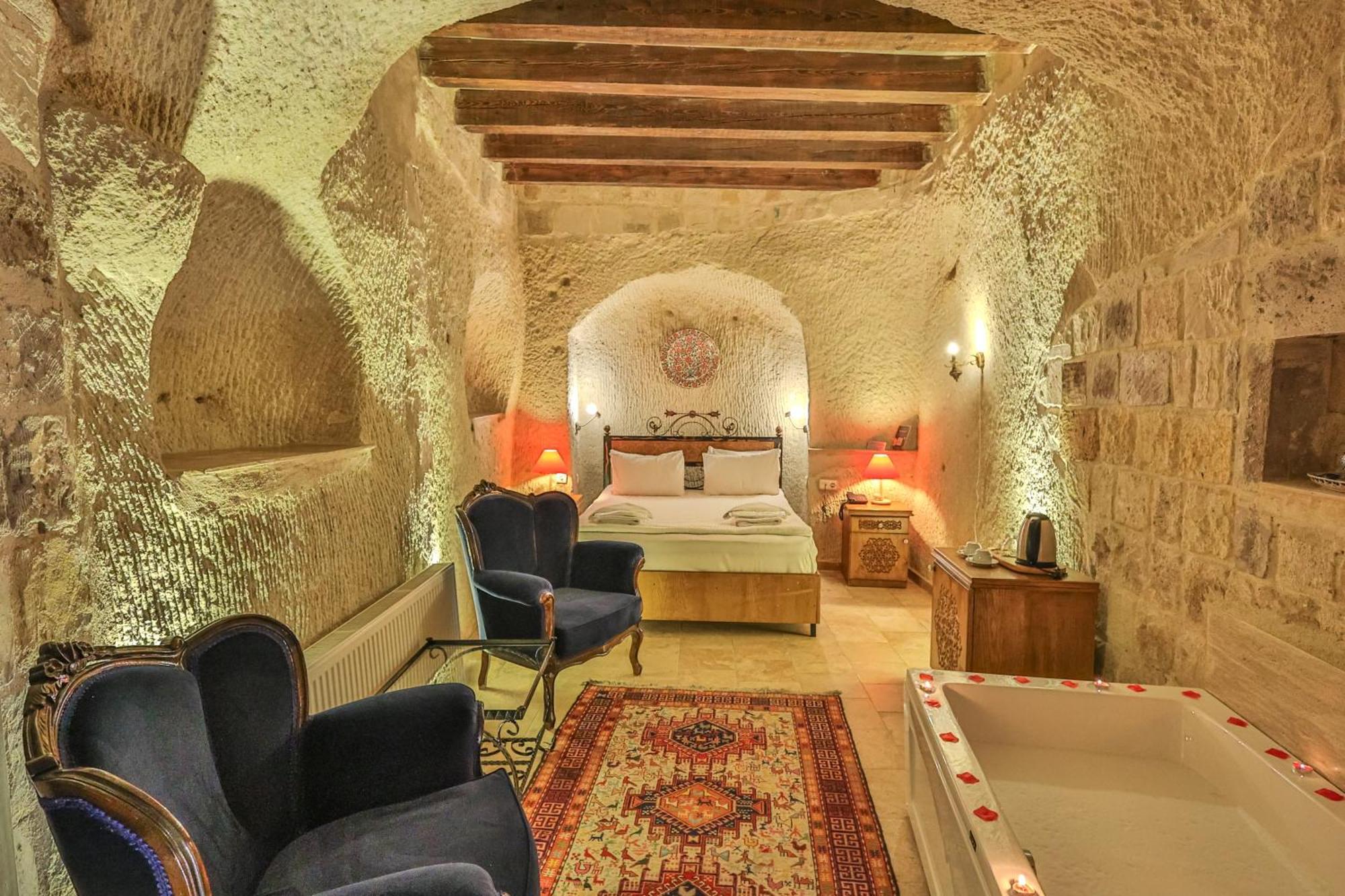 Bedrock Cave Hotel (Adults Only) Гьореме Екстериор снимка