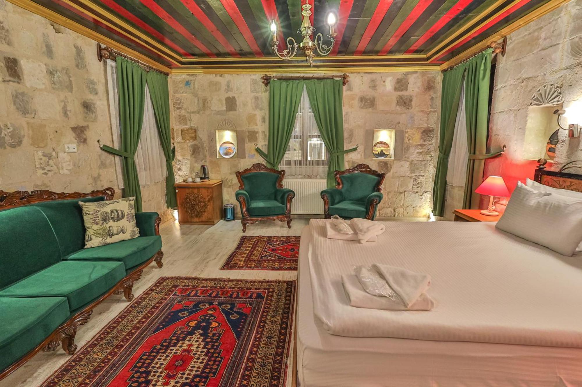 Bedrock Cave Hotel (Adults Only) Гьореме Екстериор снимка