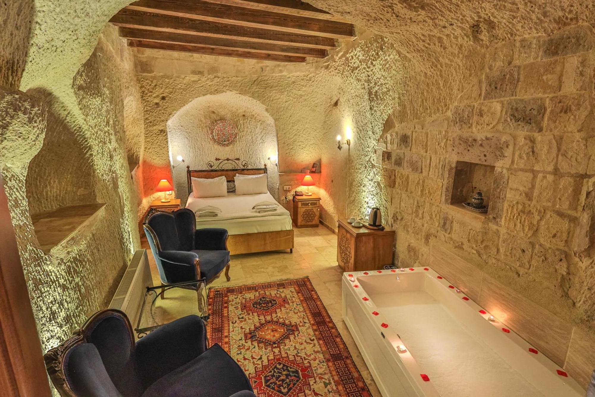 Bedrock Cave Hotel (Adults Only) Гьореме Екстериор снимка