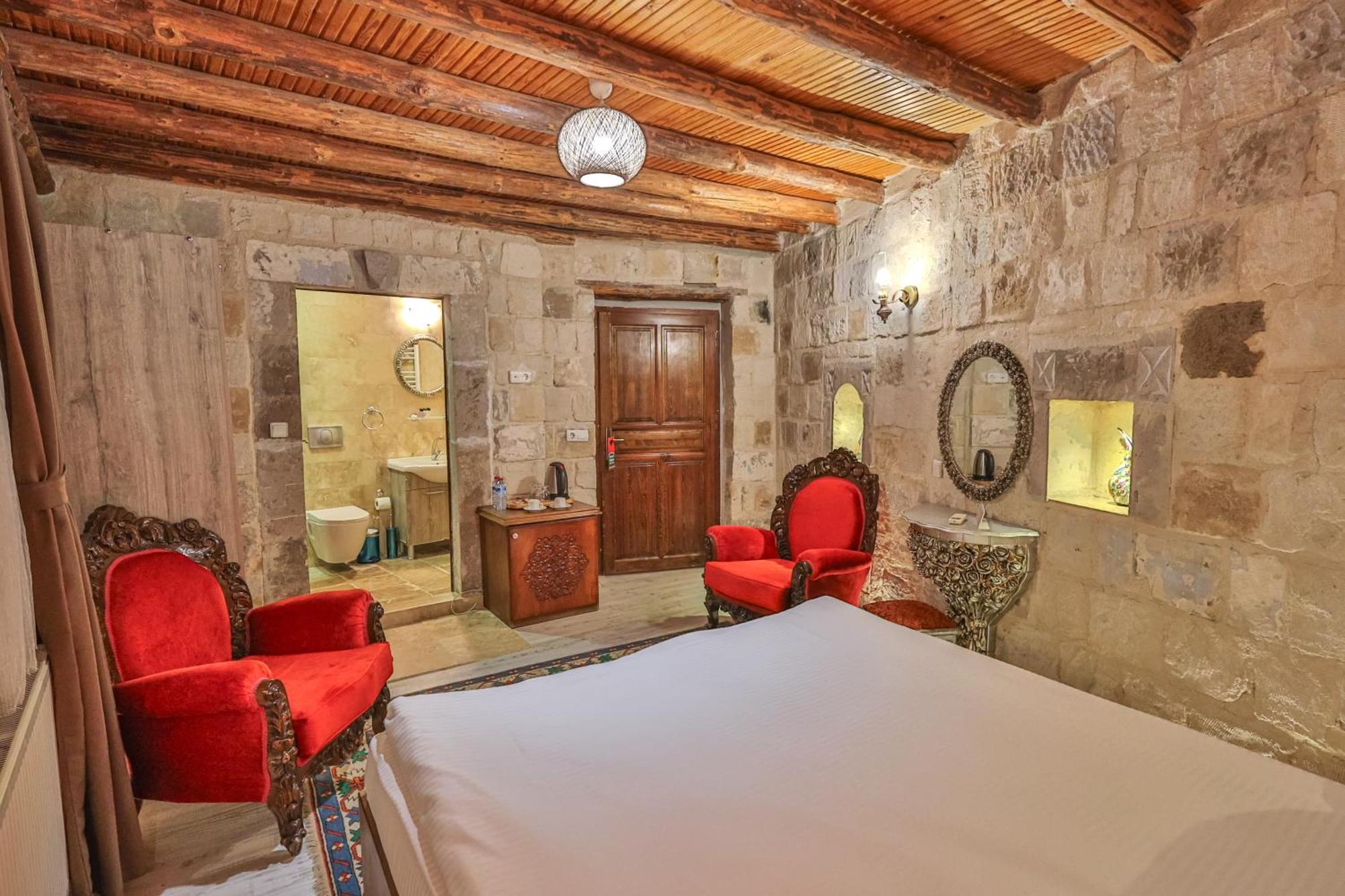 Bedrock Cave Hotel (Adults Only) Гьореме Екстериор снимка