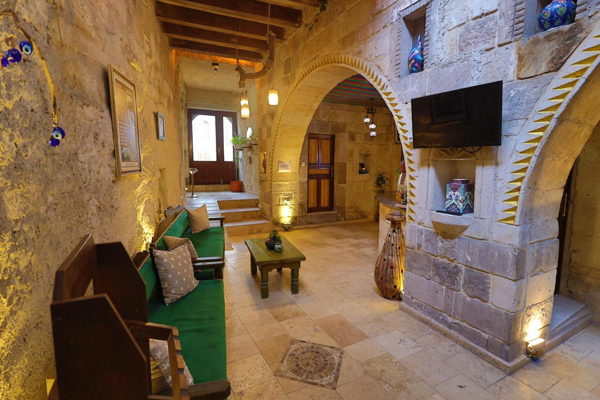 Bedrock Cave Hotel (Adults Only) Гьореме Екстериор снимка
